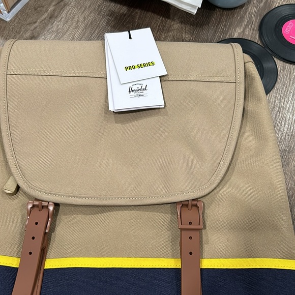 Herschel Retreat Backpack Pro - Picture 8 of 10